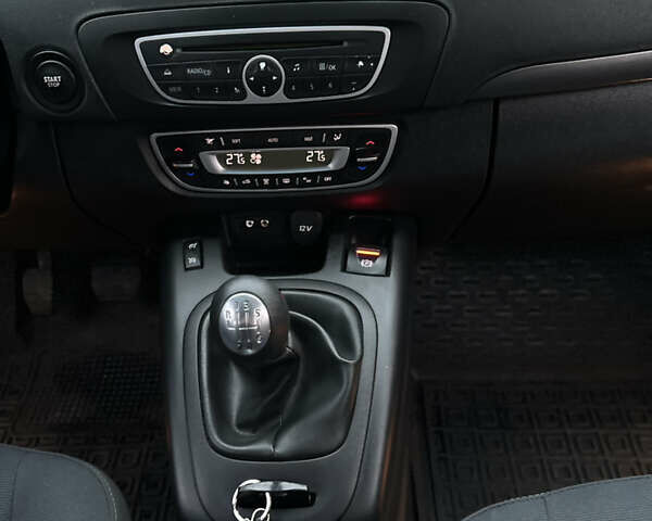 Коричневий Рено Сценік, об'ємом двигуна 1.5 л та пробігом 228 тис. км за 5900 $, фото 27 на Automoto.ua