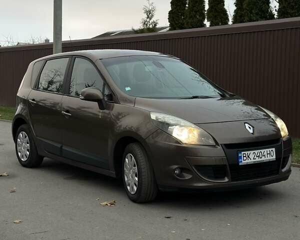 Коричневий Рено Сценік, об'ємом двигуна 1.5 л та пробігом 228 тис. км за 5900 $, фото 1 на Automoto.ua
