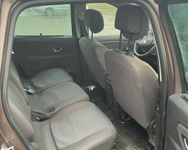 Коричневый Рено Сценик, объемом двигателя 1.9 л и пробегом 277 тыс. км за 6800 $, фото 8 на Automoto.ua