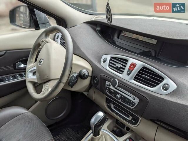 Коричневый Рено Сценик, объемом двигателя 2 л и пробегом 295 тыс. км за 6800 $, фото 13 на Automoto.ua