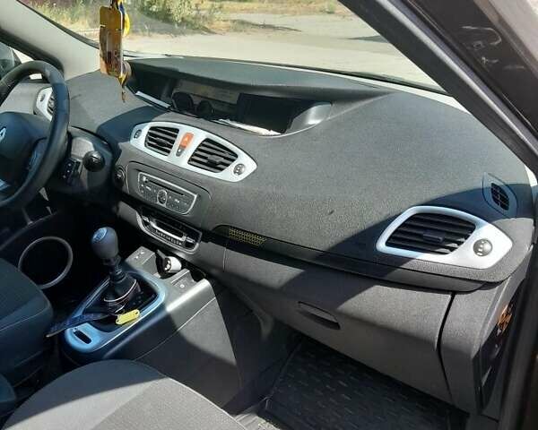Рено Сценик 2010 в Первомайск на Automoto.ua Коричневый Рено Сценик, объемом двигателя 1.9 л и пробегом 244 тыс. км за 7100 $, фото 7 на Automoto.ua