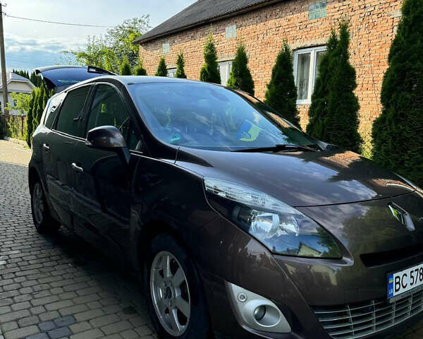Коричневий Рено Сценік, об'ємом двигуна 1.9 л та пробігом 237 тис. км за 7800 $, фото 2 на Automoto.ua