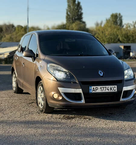 Коричневий Рено Сценік, об'ємом двигуна 1.46 л та пробігом 300 тис. км за 7000 $, фото 1 на Automoto.ua