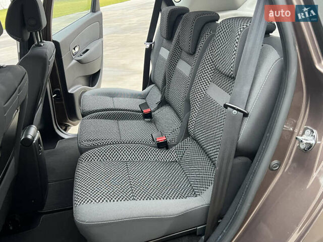 Коричневый Рено Сценик, объемом двигателя 1.6 л и пробегом 120 тыс. км за 8350 $, фото 91 на Automoto.ua