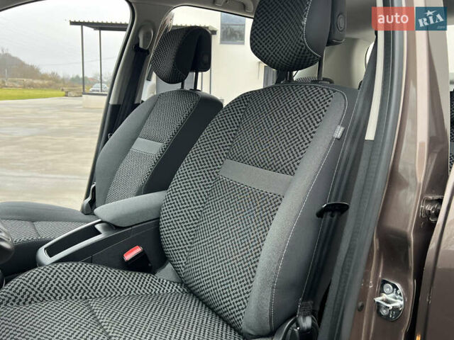 Коричневый Рено Сценик, объемом двигателя 1.6 л и пробегом 120 тыс. км за 8350 $, фото 62 на Automoto.ua