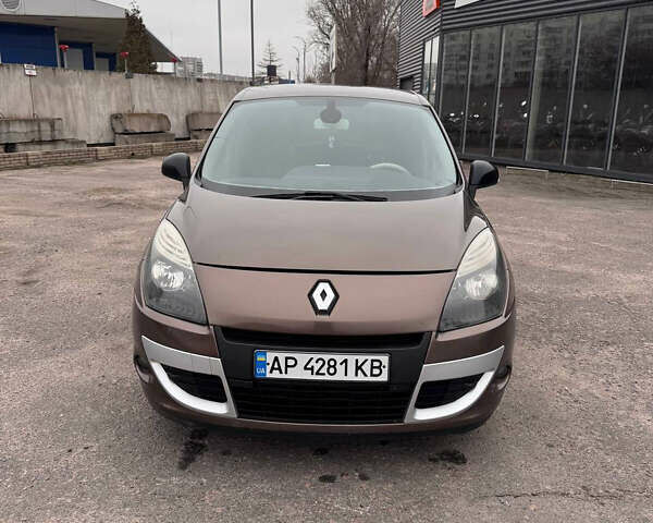 Коричневий Рено Сценік, об'ємом двигуна 1.46 л та пробігом 236 тис. км за 7999 $, фото 1 на Automoto.ua