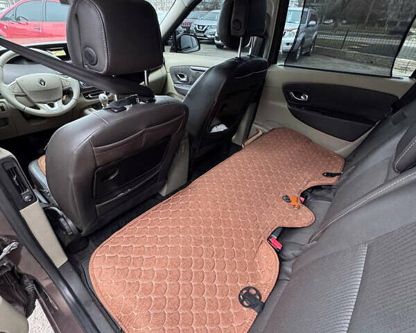 Коричневий Рено Сценік, об'ємом двигуна 1.46 л та пробігом 236 тис. км за 7999 $, фото 10 на Automoto.ua