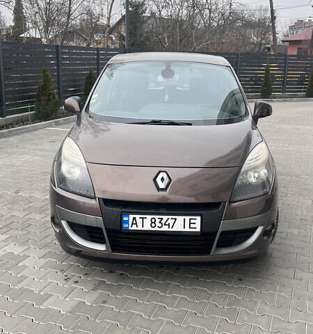 Коричневий Рено Сценік, об'ємом двигуна 1.5 л та пробігом 330 тис. км за 7500 $, фото 1 на Automoto.ua