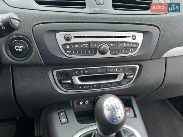 Коричневый Рено Сценик, объемом двигателя 1.6 л и пробегом 120 тыс. км за 8350 $, фото 77 на Automoto.ua