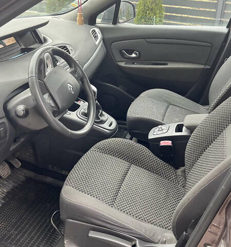 Коричневий Рено Сценік, об'ємом двигуна 1.5 л та пробігом 330 тис. км за 7500 $, фото 5 на Automoto.ua