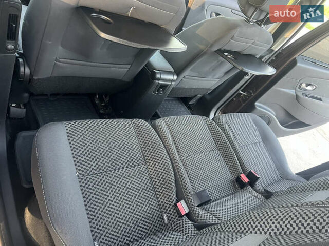 Коричневый Рено Сценик, объемом двигателя 1.6 л и пробегом 160 тыс. км за 8150 $, фото 31 на Automoto.ua