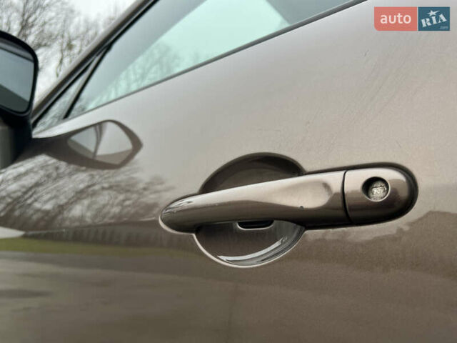 Коричневый Рено Сценик, объемом двигателя 1.6 л и пробегом 120 тыс. км за 8350 $, фото 55 на Automoto.ua