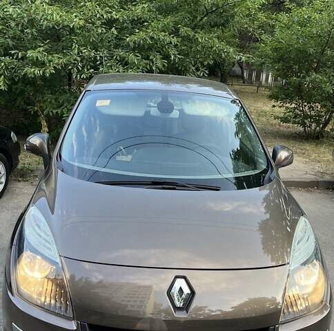 Коричневий Рено Сценік, об'ємом двигуна 1.5 л та пробігом 281 тис. км за 8200 $, фото 2 на Automoto.ua