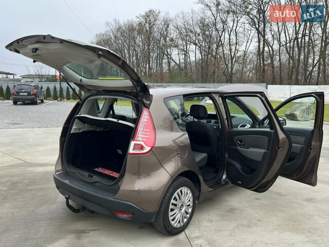 Коричневый Рено Сценик, объемом двигателя 1.6 л и пробегом 120 тыс. км за 8350 $, фото 153 на Automoto.ua