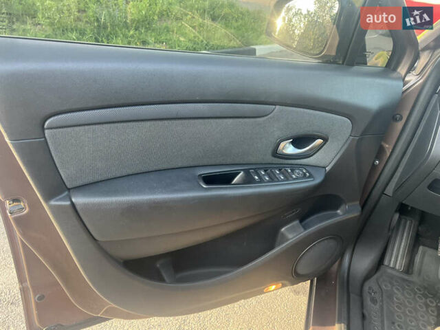 Коричневый Рено Сценик, объемом двигателя 1.6 л и пробегом 160 тыс. км за 8150 $, фото 28 на Automoto.ua