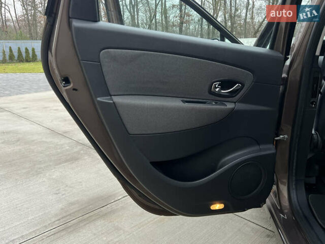 Коричневый Рено Сценик, объемом двигателя 1.6 л и пробегом 120 тыс. км за 8350 $, фото 94 на Automoto.ua