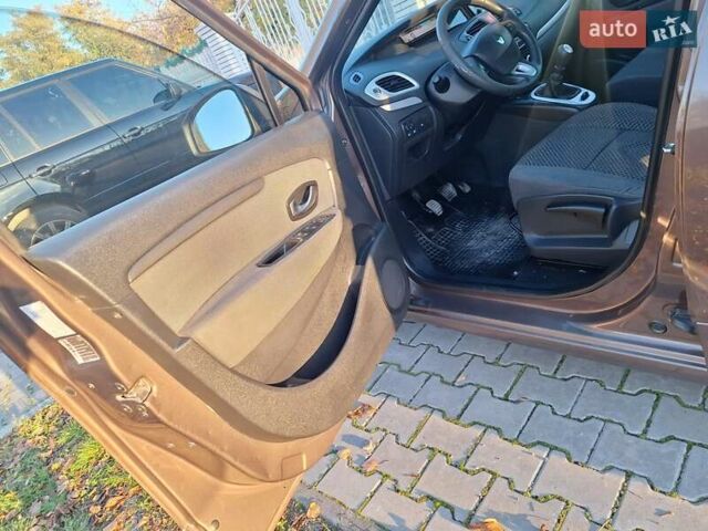Коричневий Рено Сценік, об'ємом двигуна 1.5 л та пробігом 327 тис. км за 6200 $, фото 17 на Automoto.ua