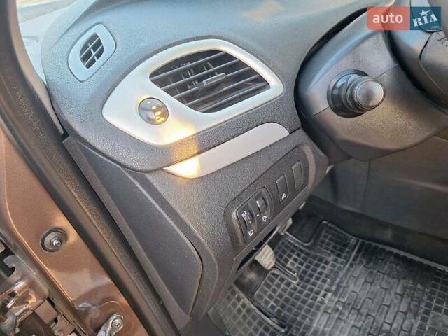Коричневий Рено Сценік, об'ємом двигуна 1.5 л та пробігом 327 тис. км за 6200 $, фото 23 на Automoto.ua