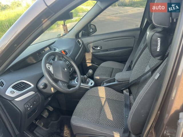 Коричневый Рено Сценик, объемом двигателя 1.6 л и пробегом 160 тыс. км за 8150 $, фото 21 на Automoto.ua