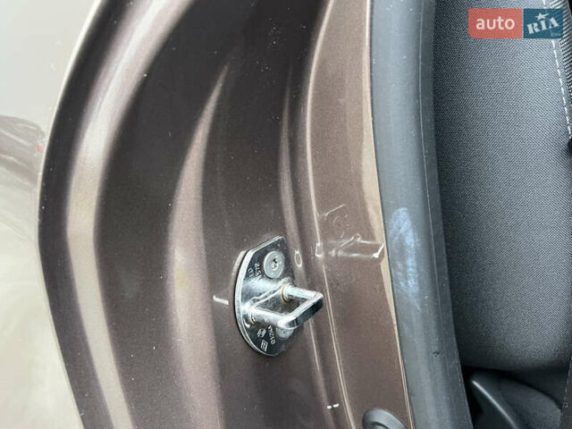 Коричневый Рено Сценик, объемом двигателя 1.6 л и пробегом 120 тыс. км за 8350 $, фото 126 на Automoto.ua