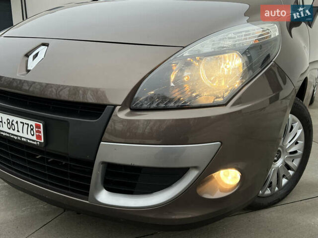 Коричневый Рено Сценик, объемом двигателя 1.6 л и пробегом 120 тыс. км за 8350 $, фото 17 на Automoto.ua