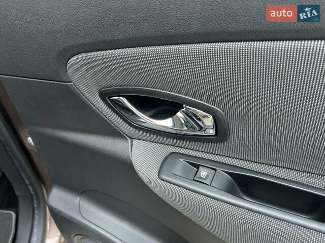 Коричневый Рено Сценик, объемом двигателя 1.6 л и пробегом 120 тыс. км за 8350 $, фото 105 на Automoto.ua