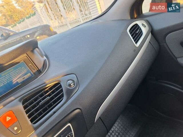 Коричневий Рено Сценік, об'ємом двигуна 1.5 л та пробігом 327 тис. км за 6200 $, фото 28 на Automoto.ua