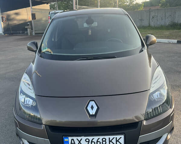 Коричневый Рено Сценик, объемом двигателя 1.6 л и пробегом 160 тыс. км за 8150 $, фото 1 на Automoto.ua