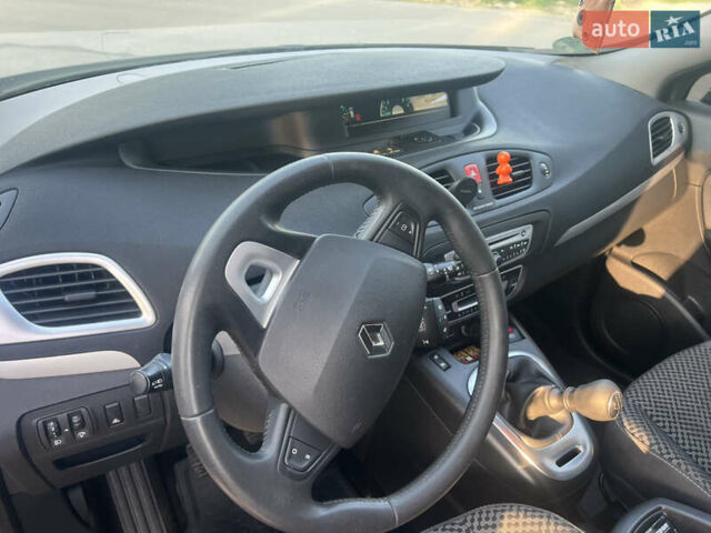 Коричневый Рено Сценик, объемом двигателя 1.6 л и пробегом 160 тыс. км за 8150 $, фото 20 на Automoto.ua