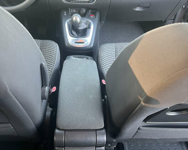 Коричневый Рено Сценик, объемом двигателя 1.6 л и пробегом 160 тыс. км за 8150 $, фото 24 на Automoto.ua