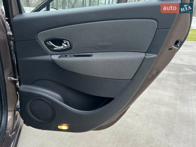 Коричневый Рено Сценик, объемом двигателя 1.6 л и пробегом 120 тыс. км за 8350 $, фото 107 на Automoto.ua