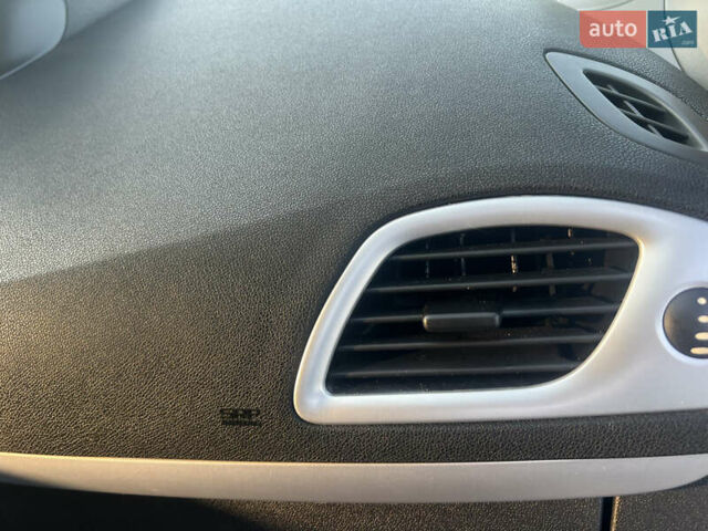 Коричневый Рено Сценик, объемом двигателя 1.6 л и пробегом 160 тыс. км за 8150 $, фото 33 на Automoto.ua