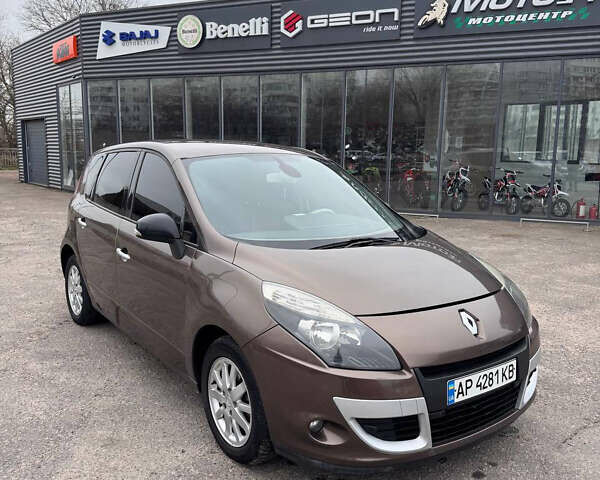 Коричневий Рено Сценік, об'ємом двигуна 1.46 л та пробігом 236 тис. км за 7999 $, фото 2 на Automoto.ua