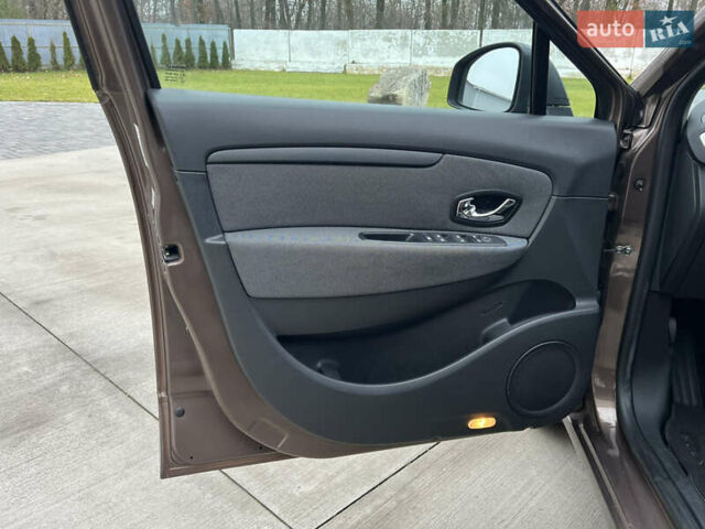 Коричневый Рено Сценик, объемом двигателя 1.6 л и пробегом 120 тыс. км за 8350 $, фото 85 на Automoto.ua