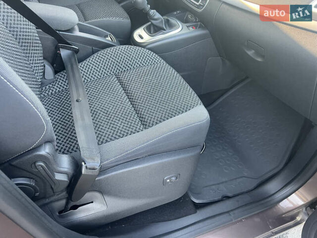 Коричневый Рено Сценик, объемом двигателя 1.6 л и пробегом 160 тыс. км за 8150 $, фото 35 на Automoto.ua