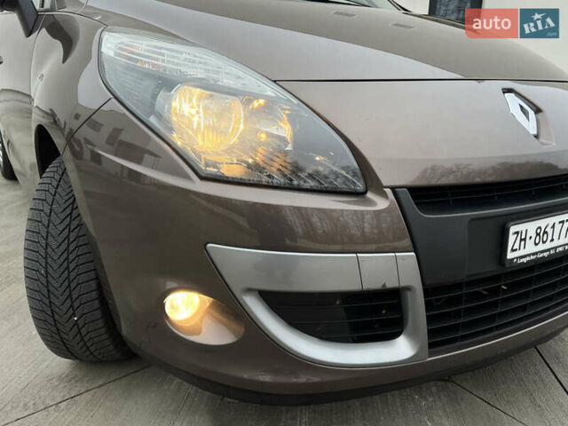 Коричневый Рено Сценик, объемом двигателя 1.6 л и пробегом 120 тыс. км за 8350 $, фото 18 на Automoto.ua