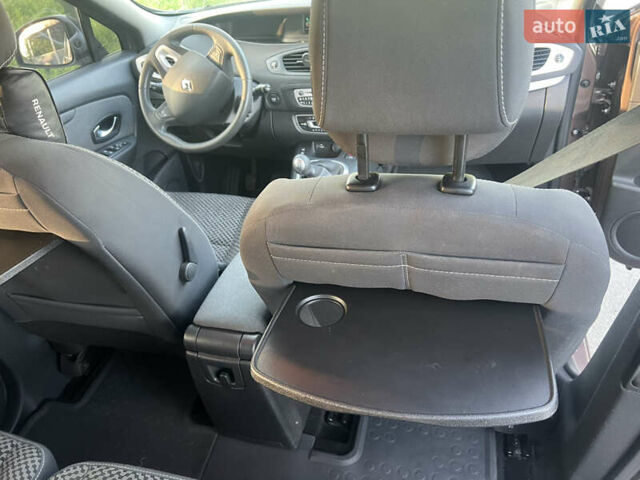 Коричневый Рено Сценик, объемом двигателя 1.6 л и пробегом 160 тыс. км за 8150 $, фото 29 на Automoto.ua