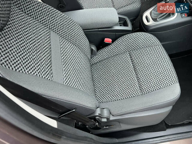 Коричневый Рено Сценик, объемом двигателя 1.6 л и пробегом 120 тыс. км за 8350 $, фото 96 на Automoto.ua