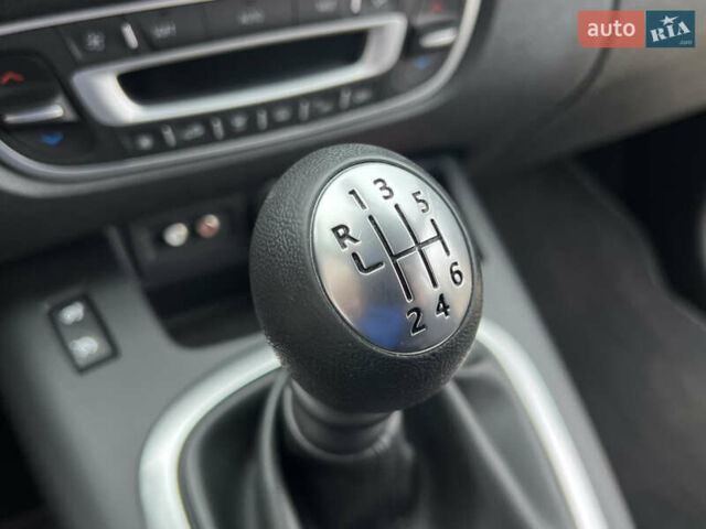 Коричневый Рено Сценик, объемом двигателя 1.6 л и пробегом 120 тыс. км за 8350 $, фото 76 на Automoto.ua