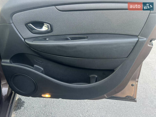 Коричневый Рено Сценик, объемом двигателя 1.6 л и пробегом 160 тыс. км за 8150 $, фото 27 на Automoto.ua