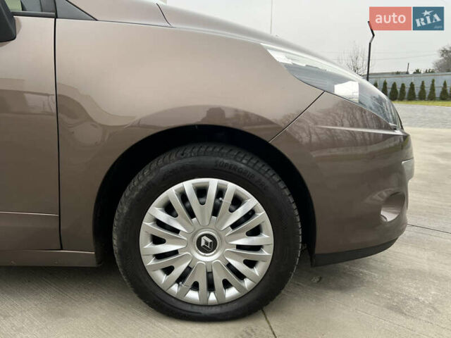 Коричневый Рено Сценик, объемом двигателя 1.6 л и пробегом 120 тыс. км за 8350 $, фото 42 на Automoto.ua