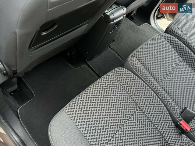 Коричневый Рено Сценик, объемом двигателя 1.6 л и пробегом 120 тыс. км за 8350 $, фото 88 на Automoto.ua