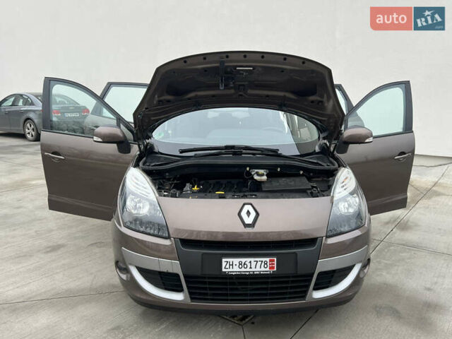 Коричневый Рено Сценик, объемом двигателя 1.6 л и пробегом 120 тыс. км за 8350 $, фото 151 на Automoto.ua