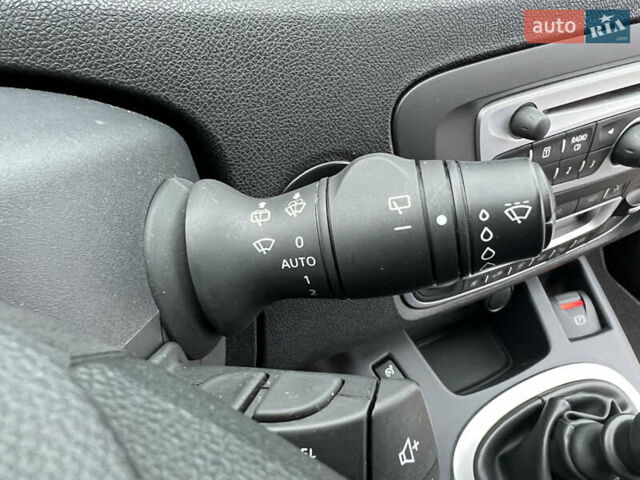 Коричневый Рено Сценик, объемом двигателя 1.6 л и пробегом 120 тыс. км за 8350 $, фото 75 на Automoto.ua