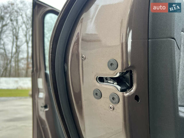 Коричневый Рено Сценик, объемом двигателя 1.6 л и пробегом 120 тыс. км за 8350 $, фото 140 на Automoto.ua