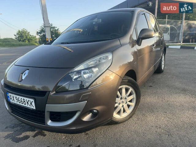 Коричневый Рено Сценик, объемом двигателя 1.6 л и пробегом 160 тыс. км за 8150 $, фото 2 на Automoto.ua