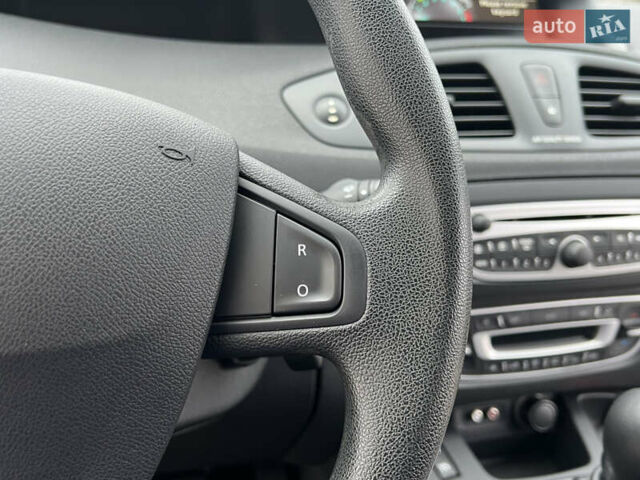 Коричневый Рено Сценик, объемом двигателя 1.6 л и пробегом 120 тыс. км за 8350 $, фото 70 на Automoto.ua