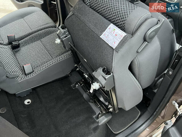 Коричневый Рено Сценик, объемом двигателя 1.6 л и пробегом 120 тыс. км за 8350 $, фото 115 на Automoto.ua