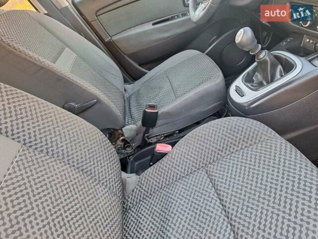 Коричневий Рено Сценік, об'ємом двигуна 1.5 л та пробігом 327 тис. км за 6200 $, фото 22 на Automoto.ua