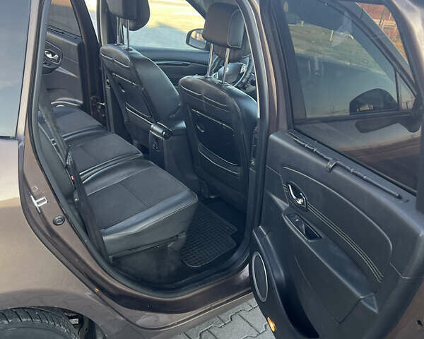 Коричневий Рено Сценік, об'ємом двигуна 1.46 л та пробігом 212 тис. км за 7900 $, фото 12 на Automoto.ua